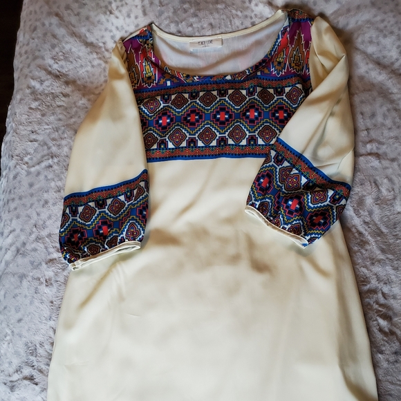 Off white 3/4 sleeve patterned dress - Picture 3 of 4